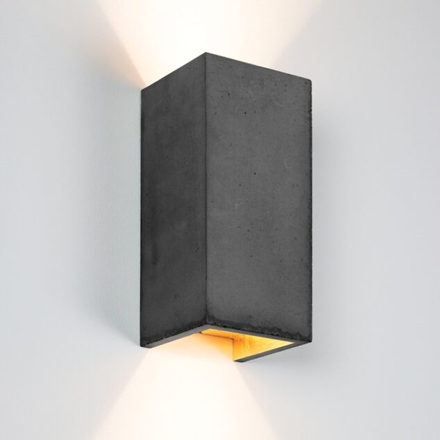 Melnā taisnstūrveida betona sienas lampa